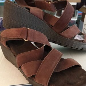Strappy dark brown sandals